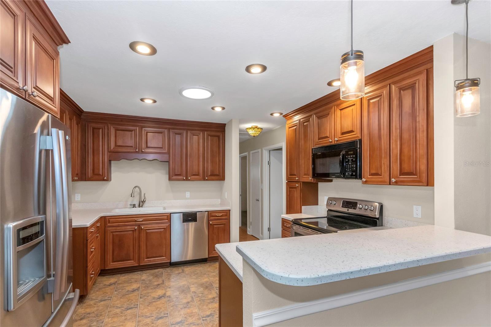 Listing photo id 15 for 5312 Russell Street