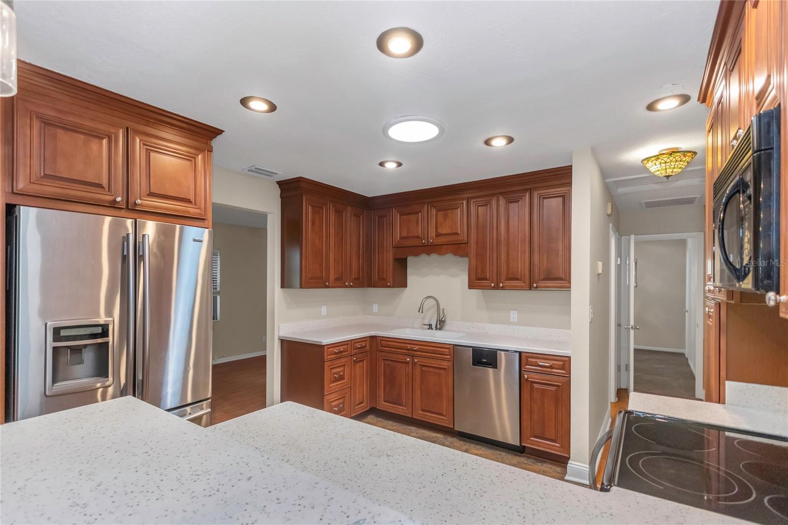 Listing photo id 16 for 5312 Russell Street