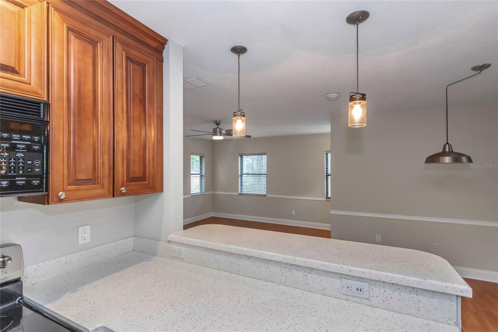 Listing photo id 17 for 5312 Russell Street