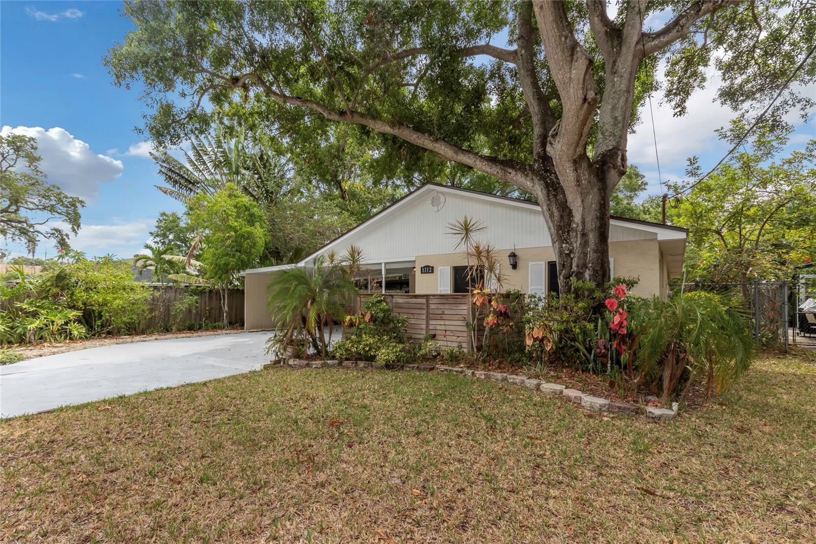 Listing photo id 0 for 5312 Russell Street