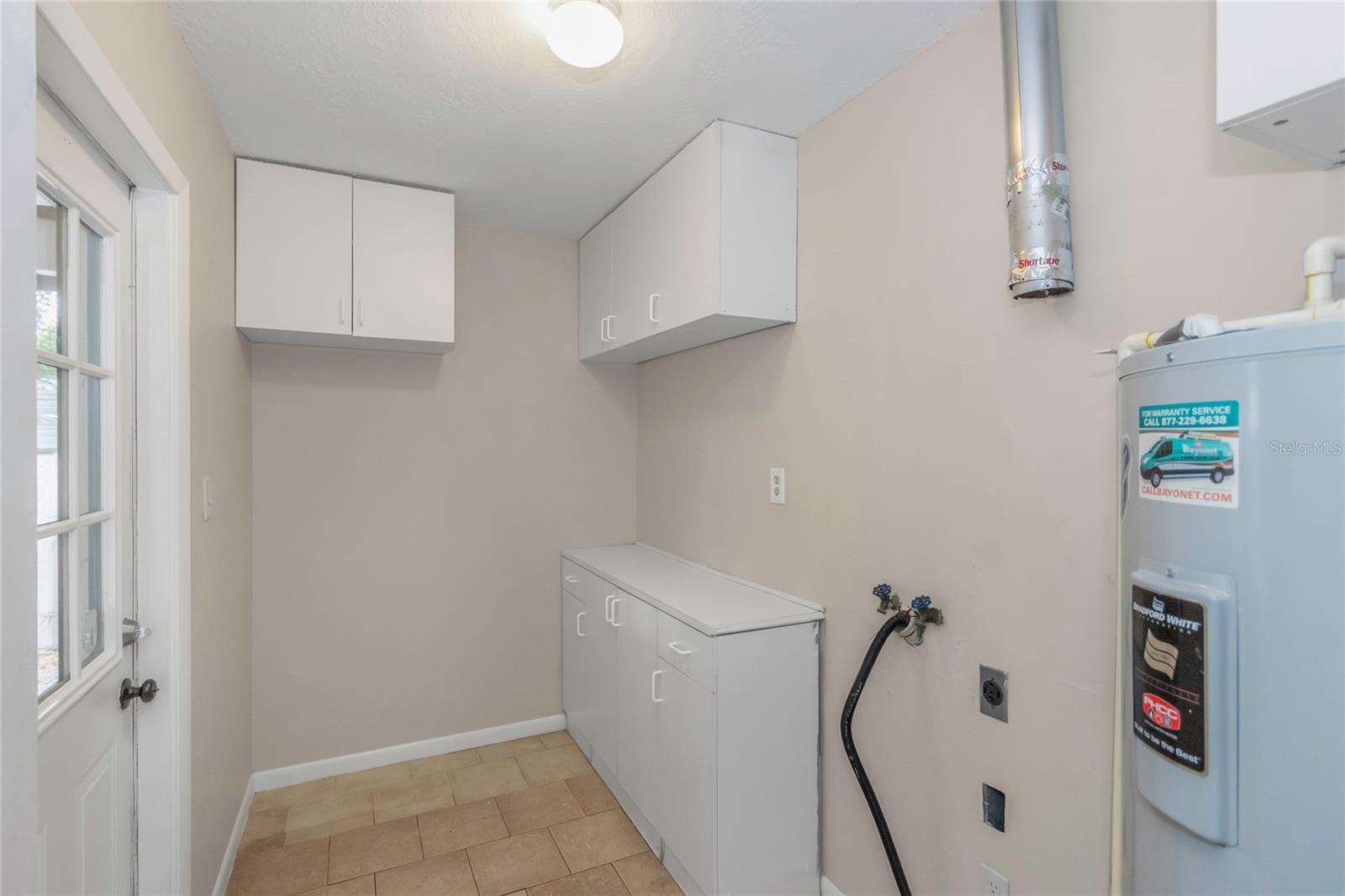 Listing photo id 28 for 5312 Russell Street