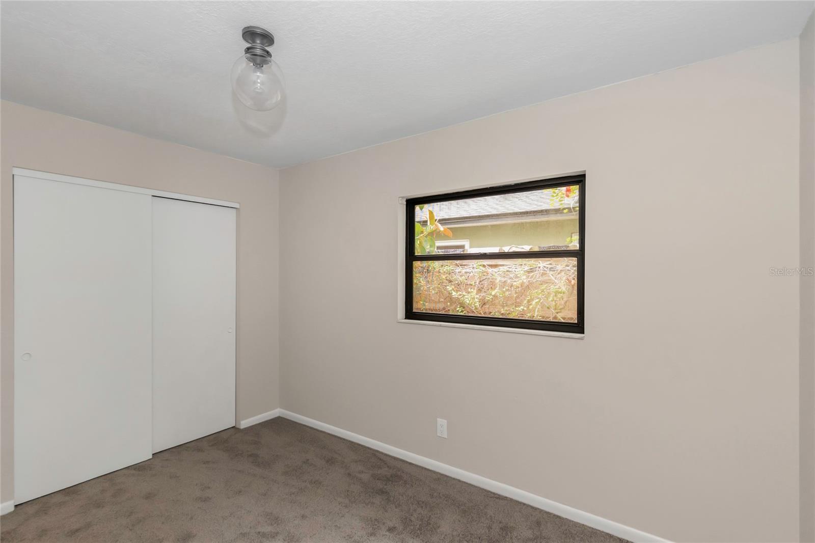 Listing photo id 30 for 5312 Russell Street