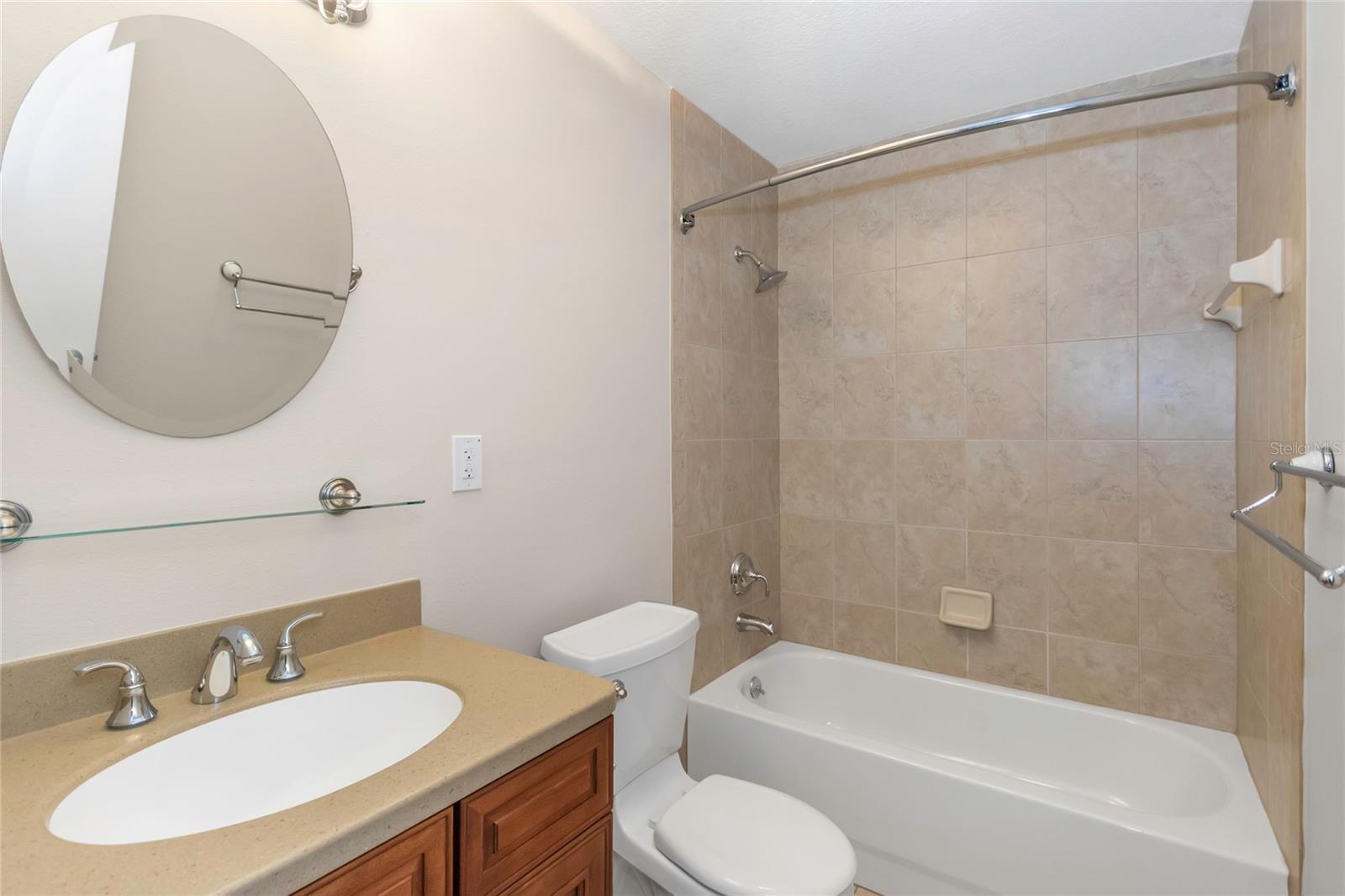 Listing photo id 32 for 5312 Russell Street
