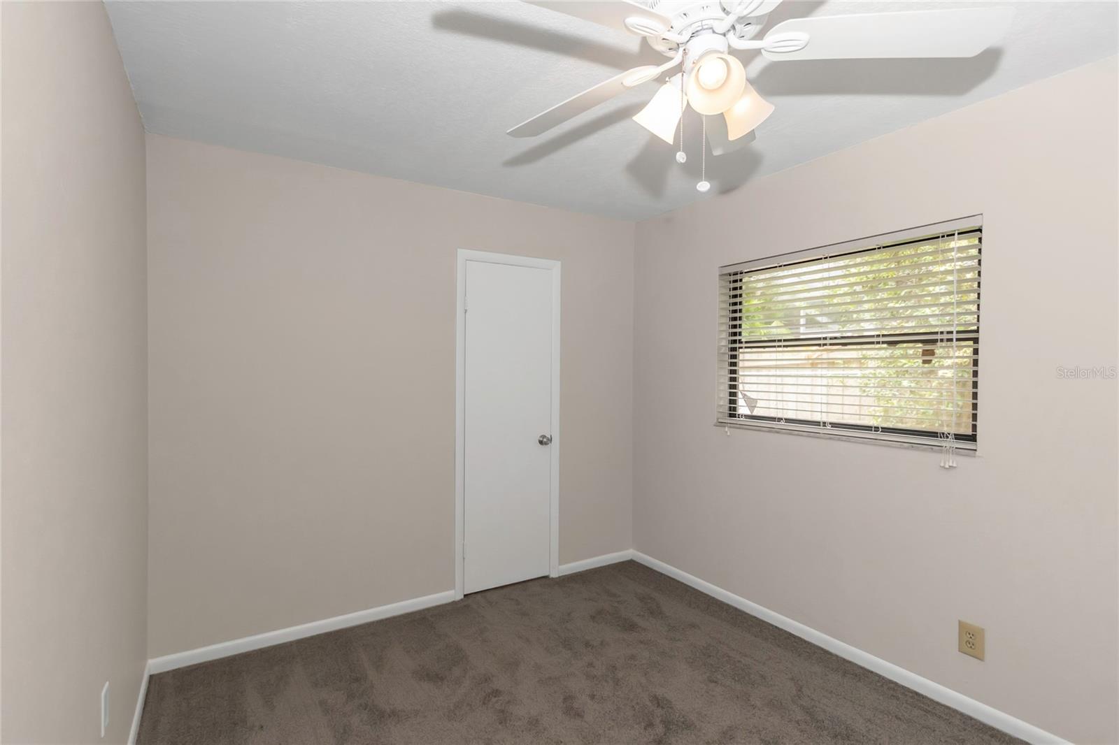 Listing photo id 33 for 5312 Russell Street