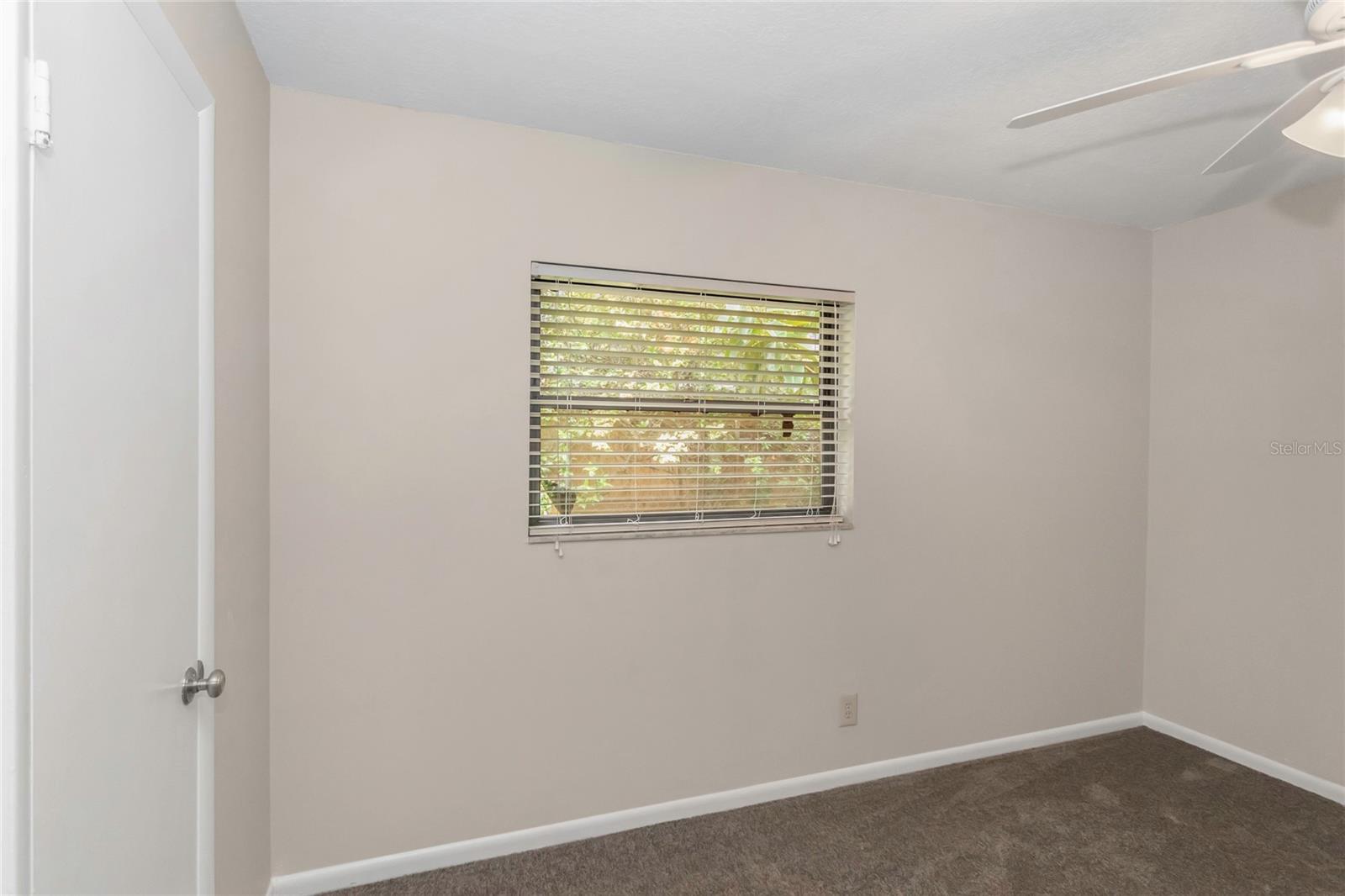Listing photo id 34 for 5312 Russell Street