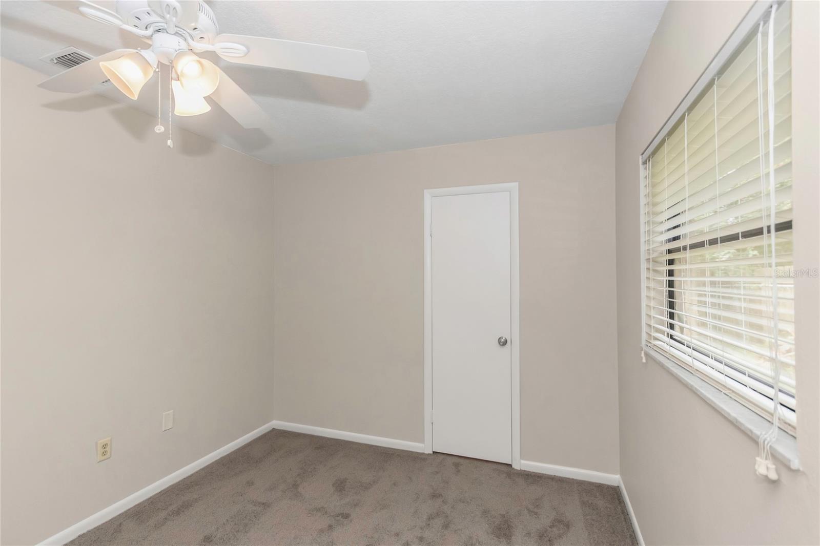Listing photo id 36 for 5312 Russell Street