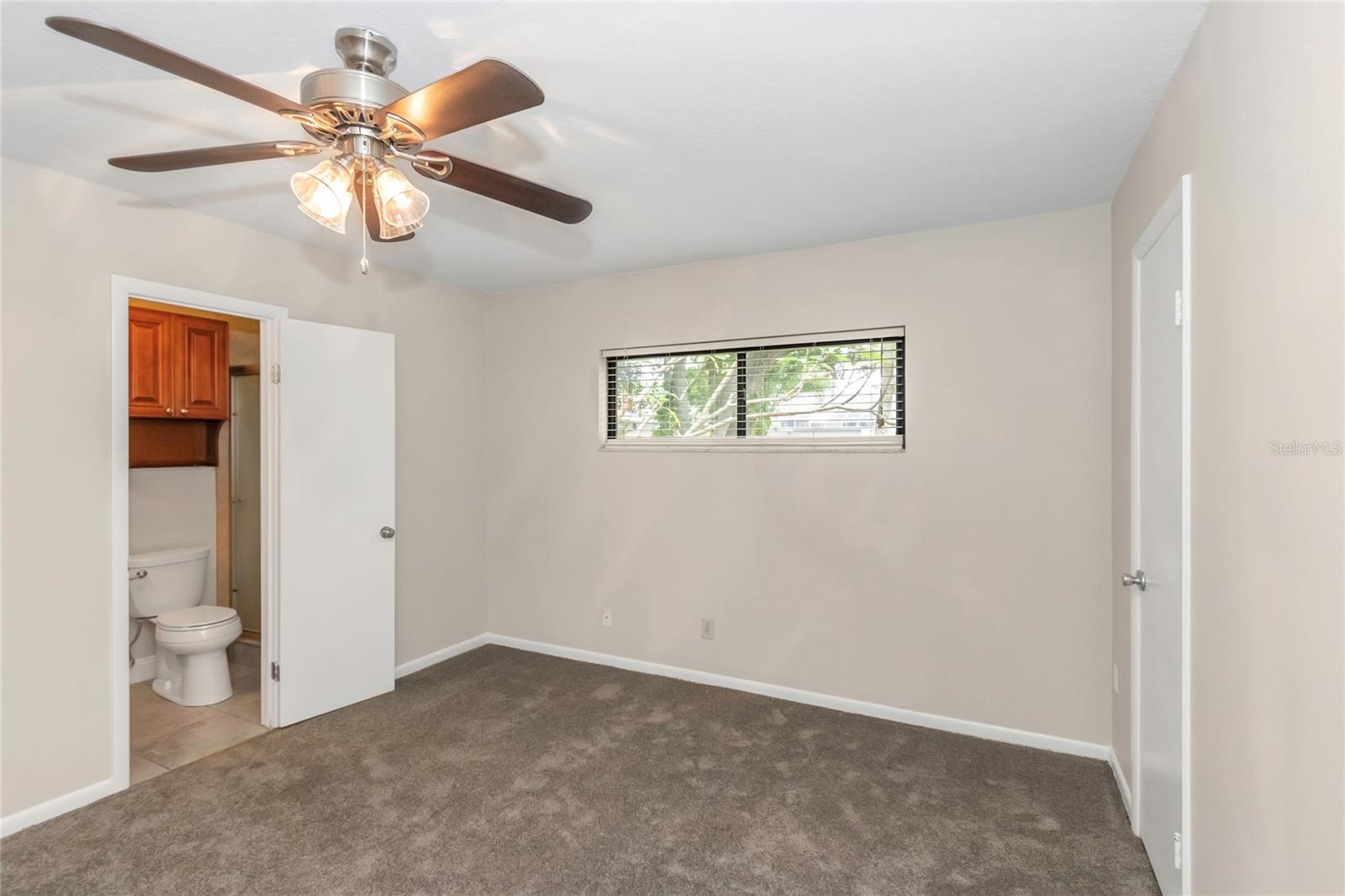 Listing photo id 37 for 5312 Russell Street