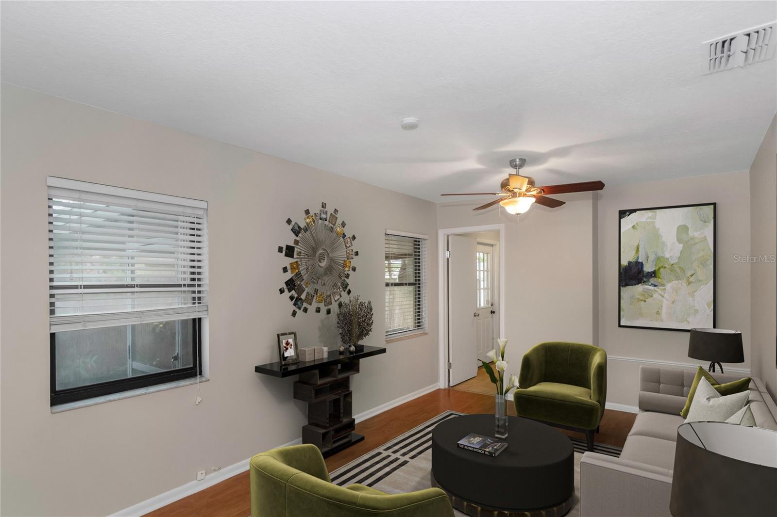 Listing photo id 2 for 5312 Russell Street