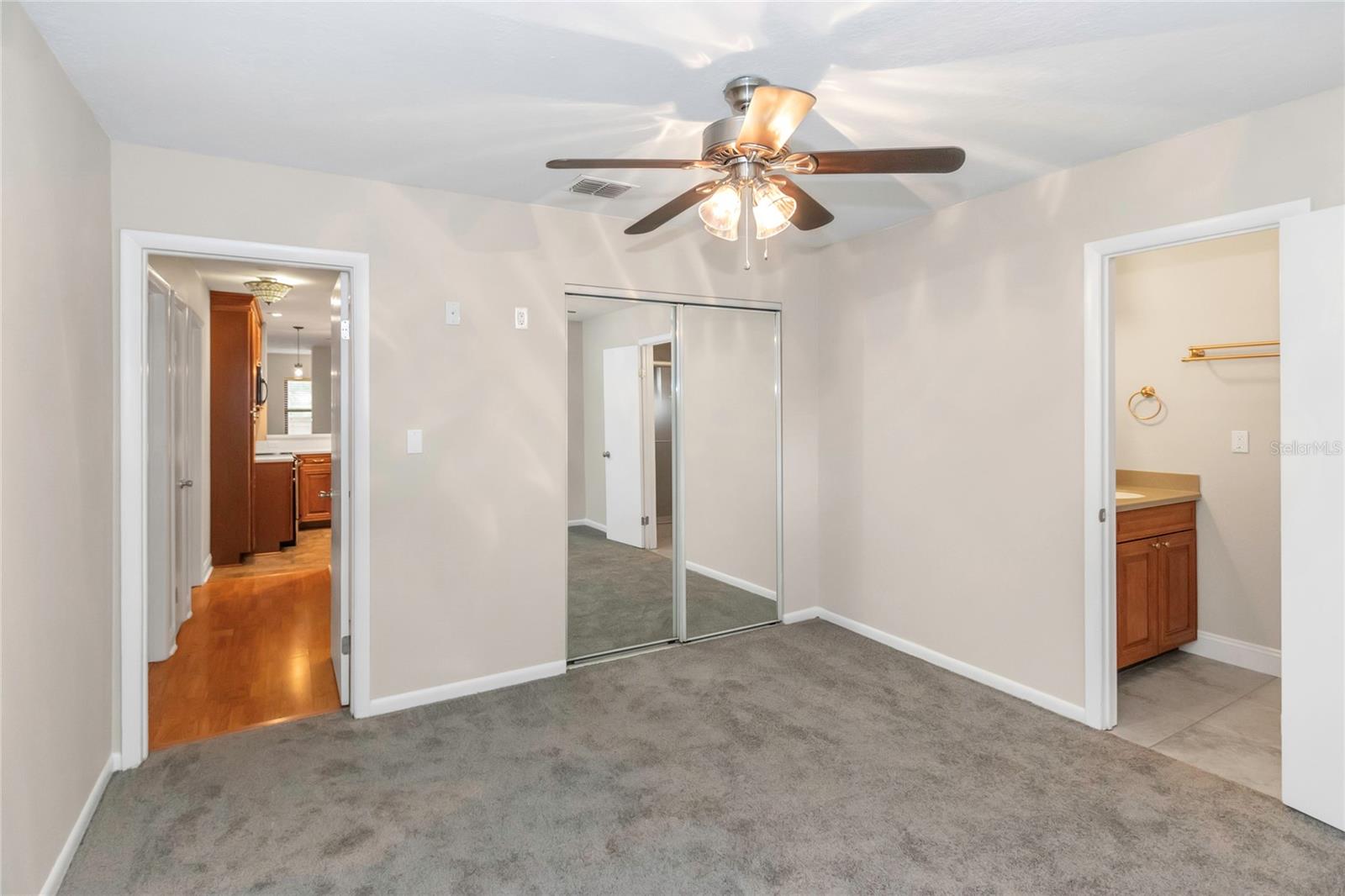 Listing photo id 38 for 5312 Russell Street