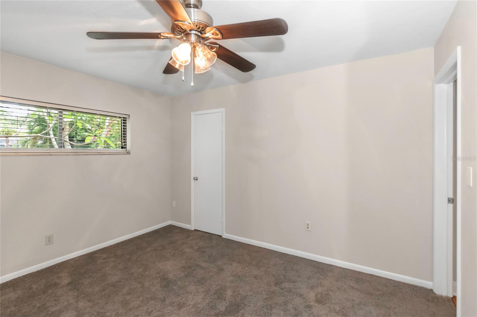 Listing photo id 40 for 5312 Russell Street