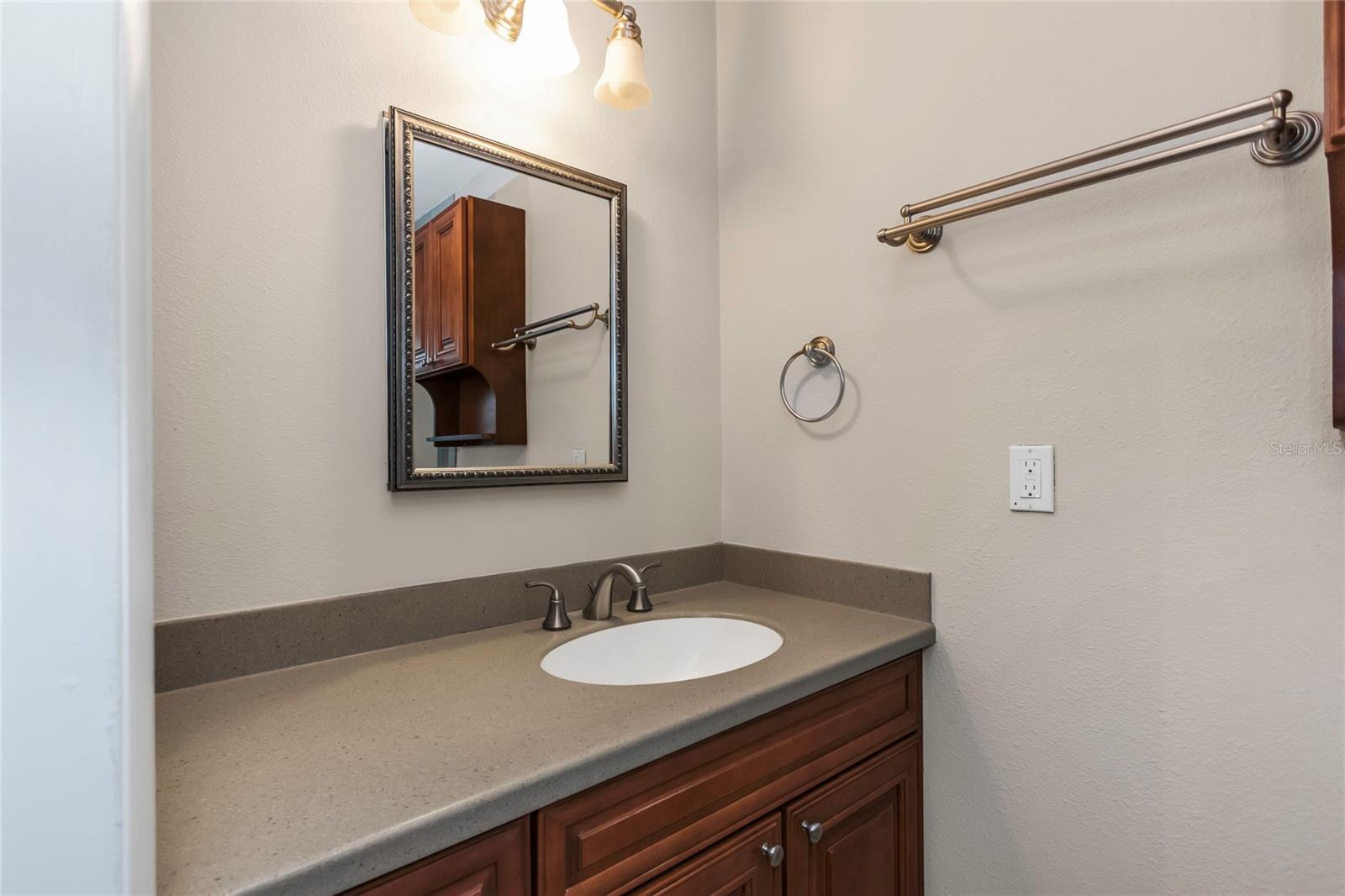 Listing photo id 41 for 5312 Russell Street