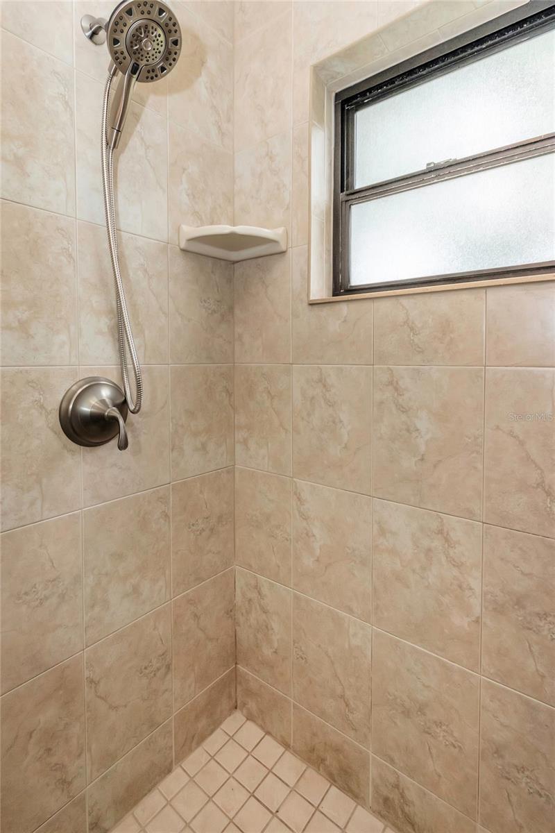 Listing photo id 43 for 5312 Russell Street