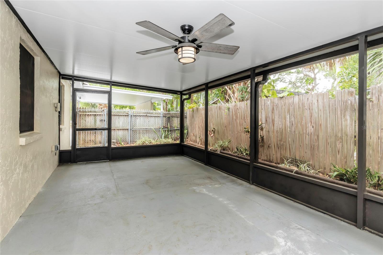 Listing photo id 44 for 5312 Russell Street