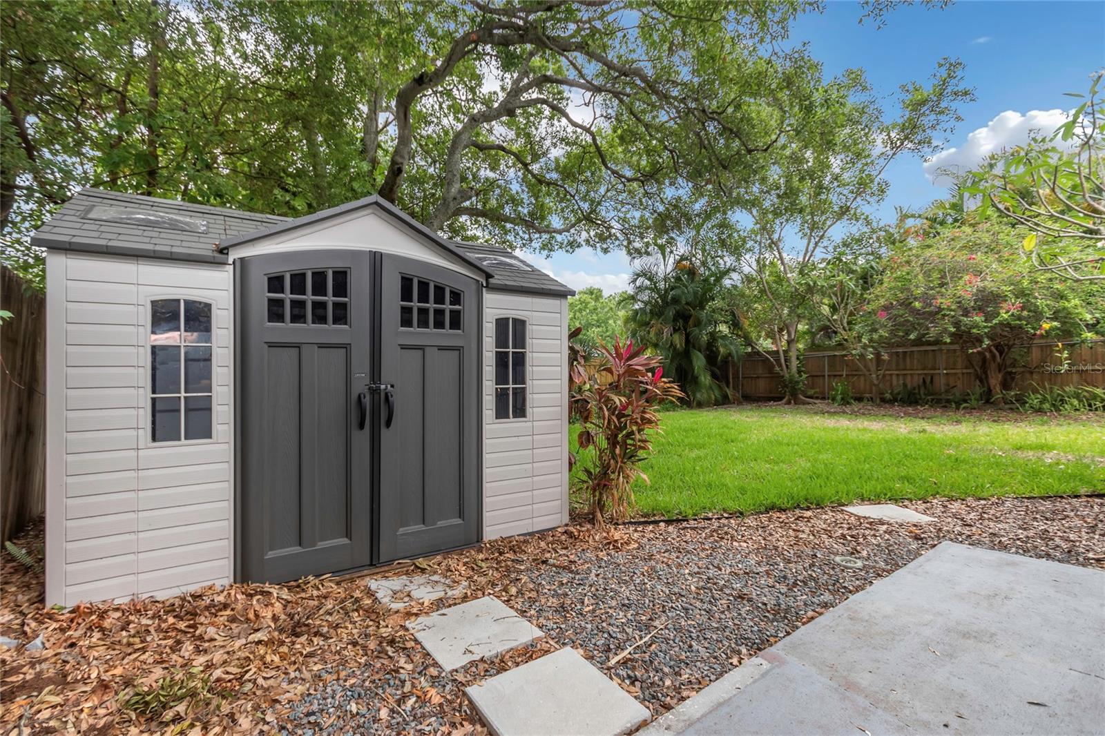 Listing photo id 50 for 5312 Russell Street