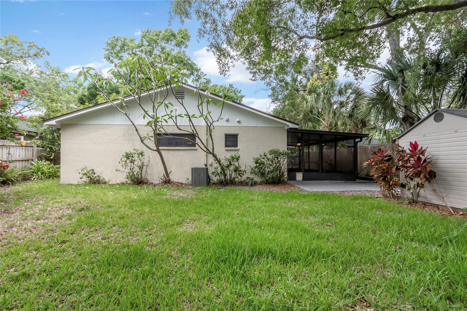 Listing photo id 52 for 5312 Russell Street