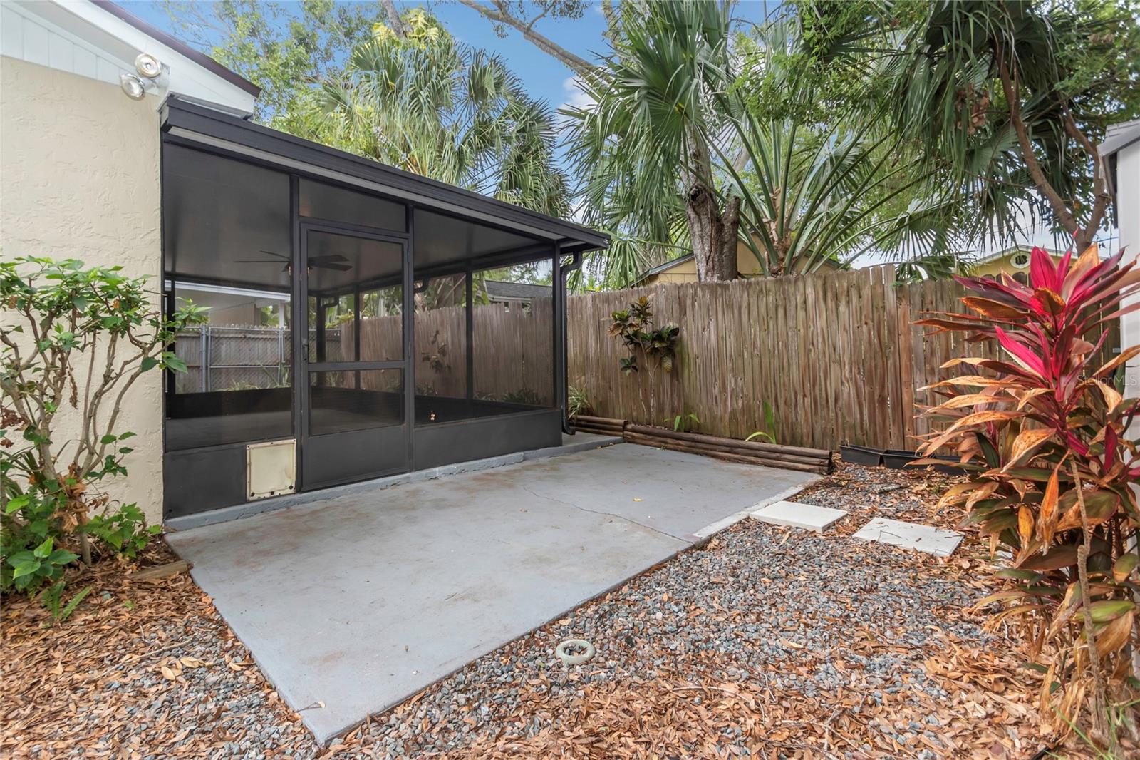 Listing photo id 54 for 5312 Russell Street
