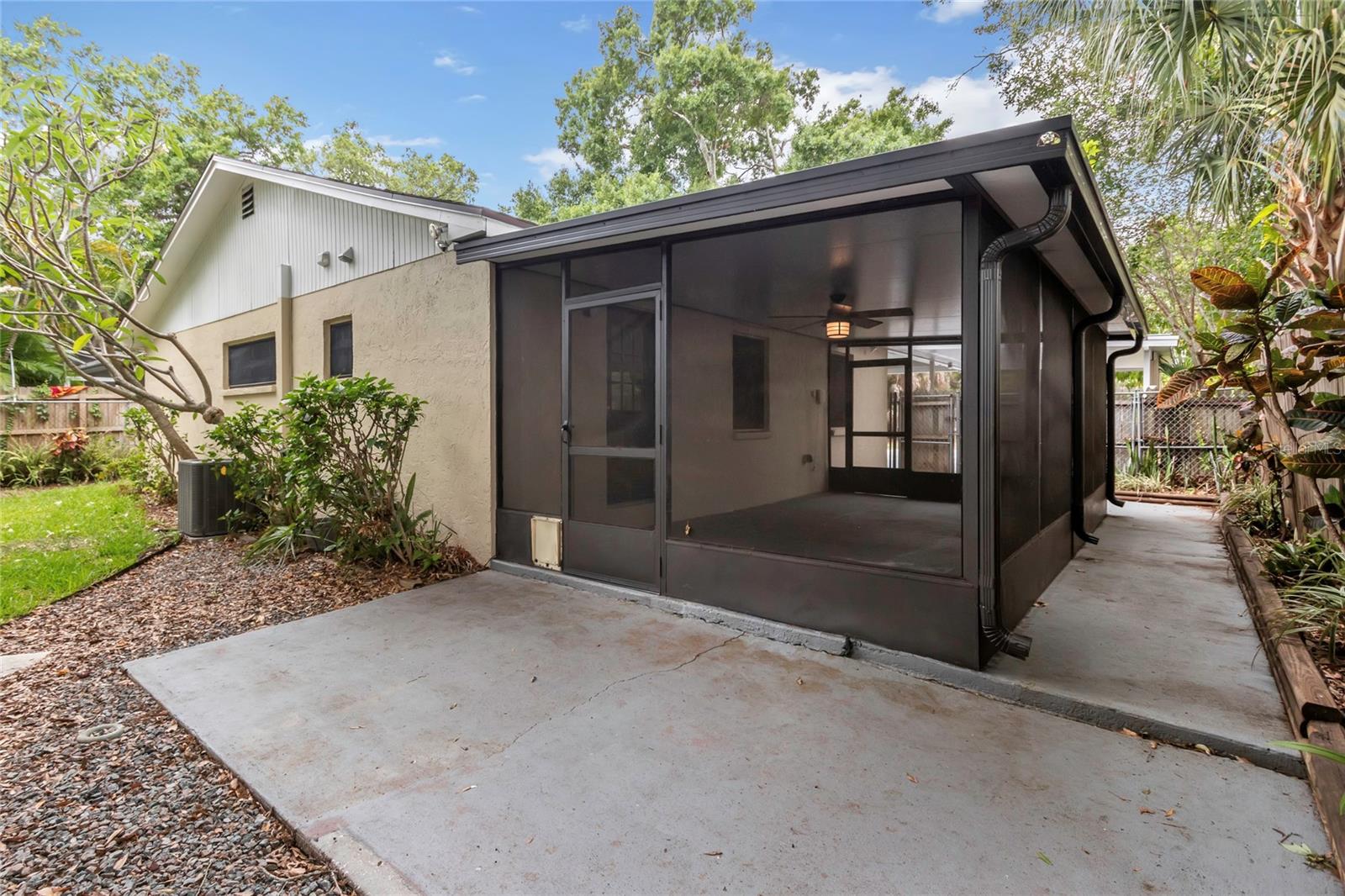 Listing photo id 55 for 5312 Russell Street