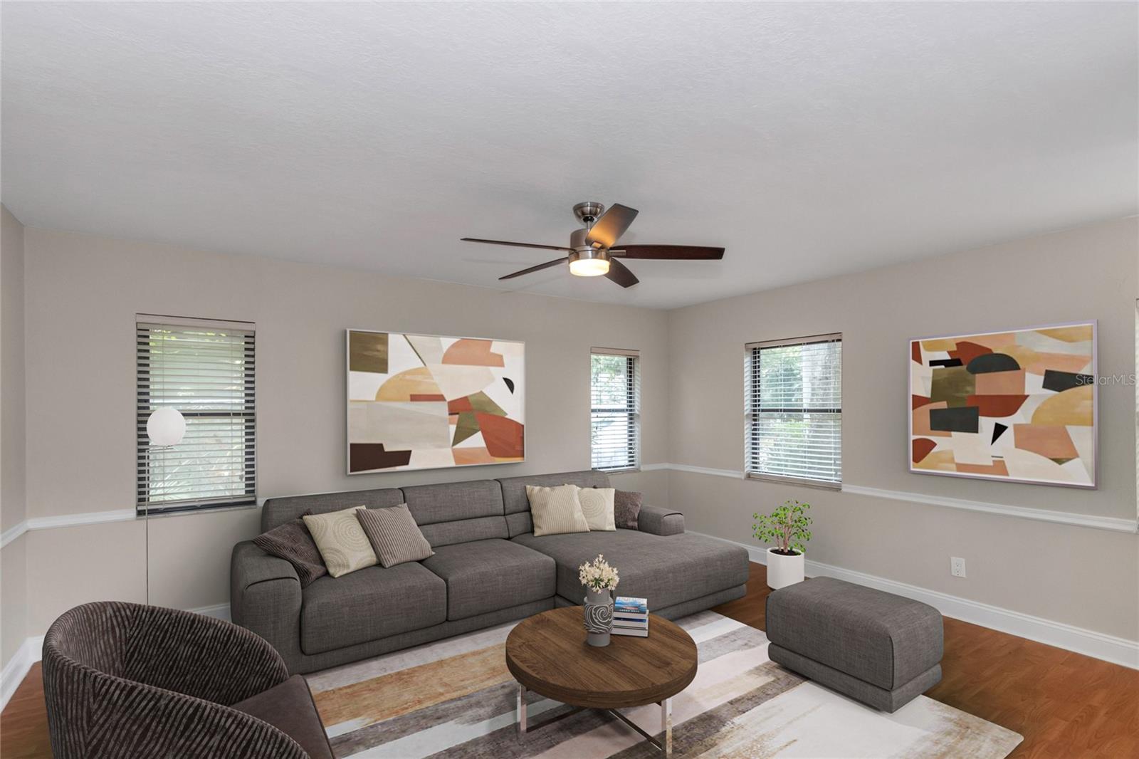 Listing photo id 4 for 5312 Russell Street