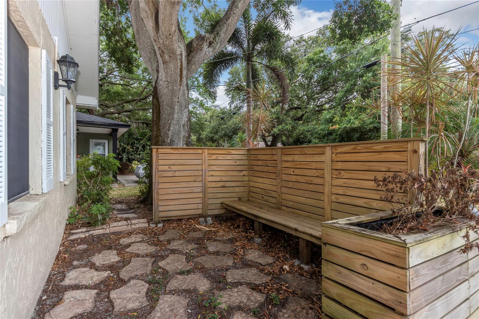 Listing photo id 58 for 5312 Russell Street
