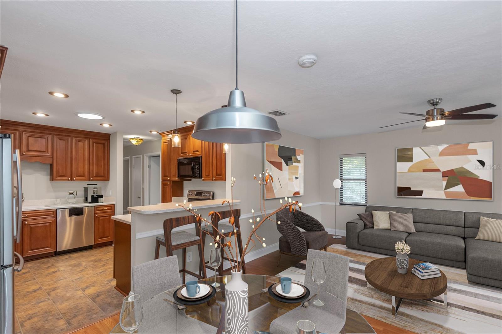 Listing photo id 5 for 5312 Russell Street
