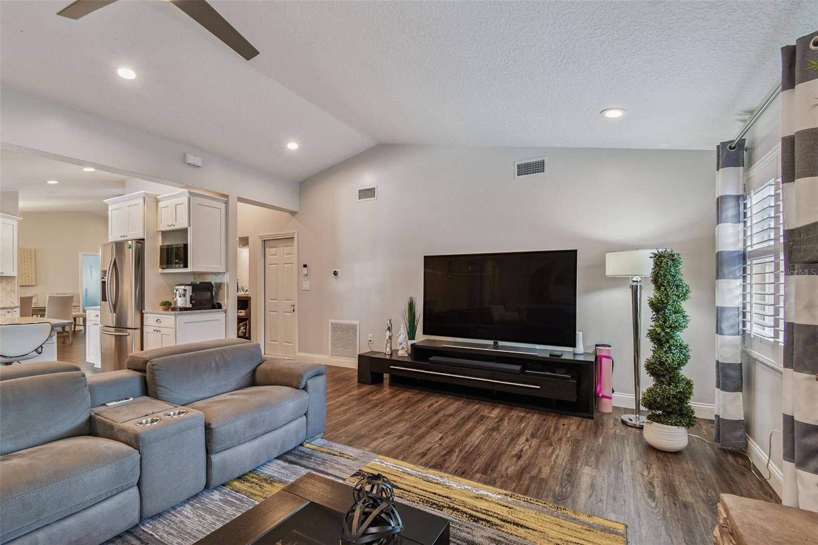 Image 31 of 71 For 2724 Challenger Drive