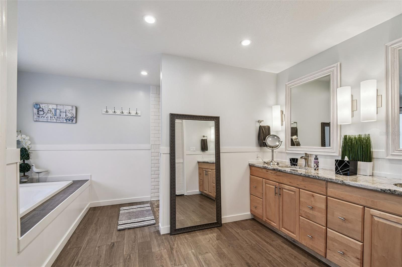 Image 44 of 71 For 2724 Challenger Drive