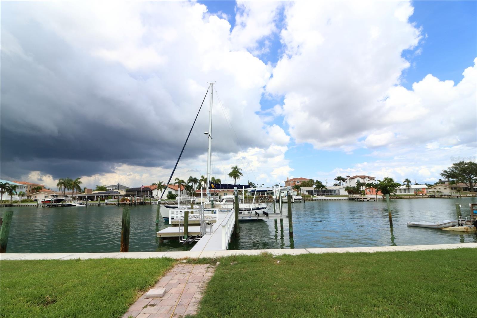 Listing photo id 9 for 12405 4th Street E