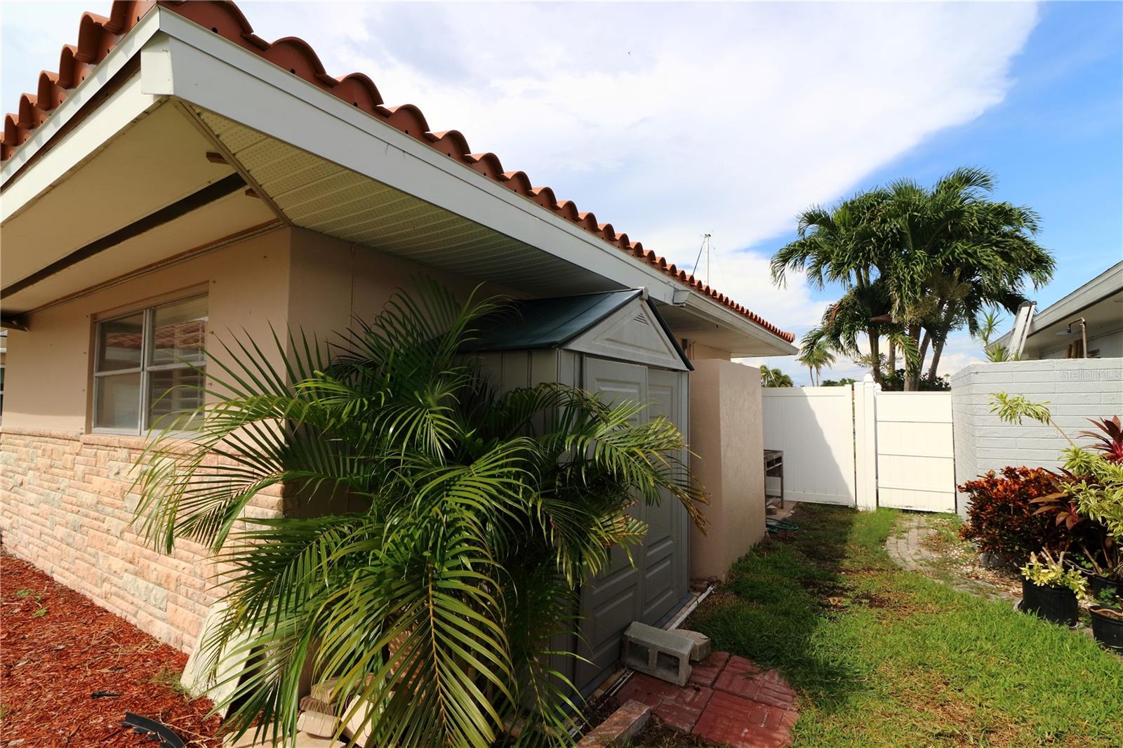 Listing photo id 16 for 12405 4th Street E
