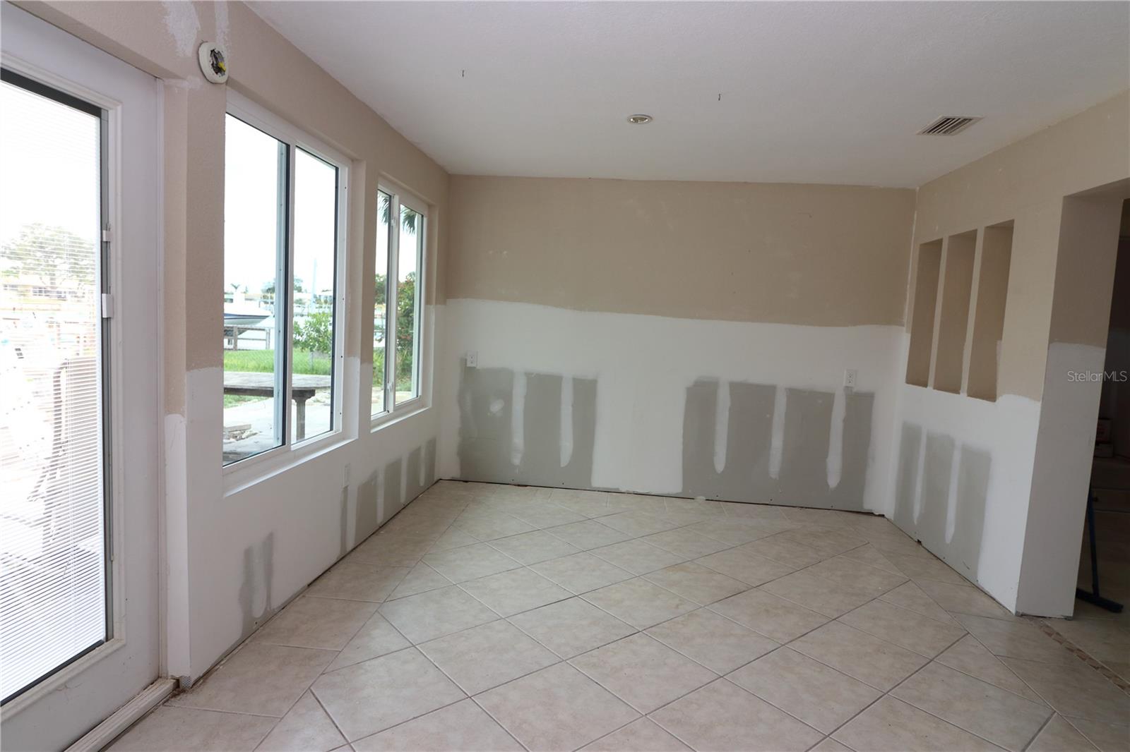 Listing photo id 1 for 12405 4th Street E