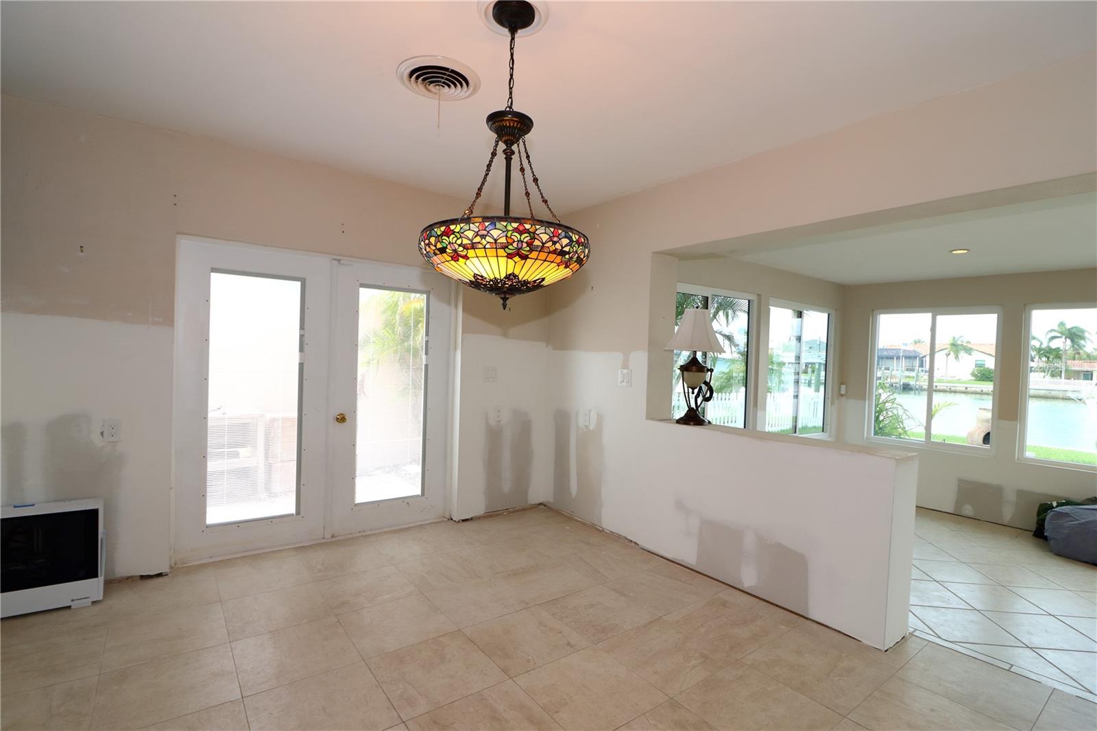 Listing photo id 3 for 12405 4th Street E