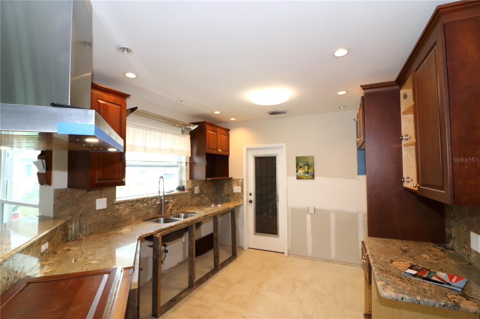 Listing photo id 4 for 12405 4th Street E