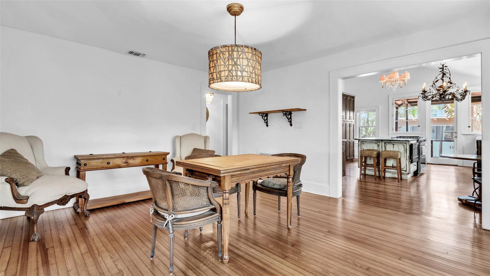 Image 10 of 37 For 325 16th Avenue Ne
