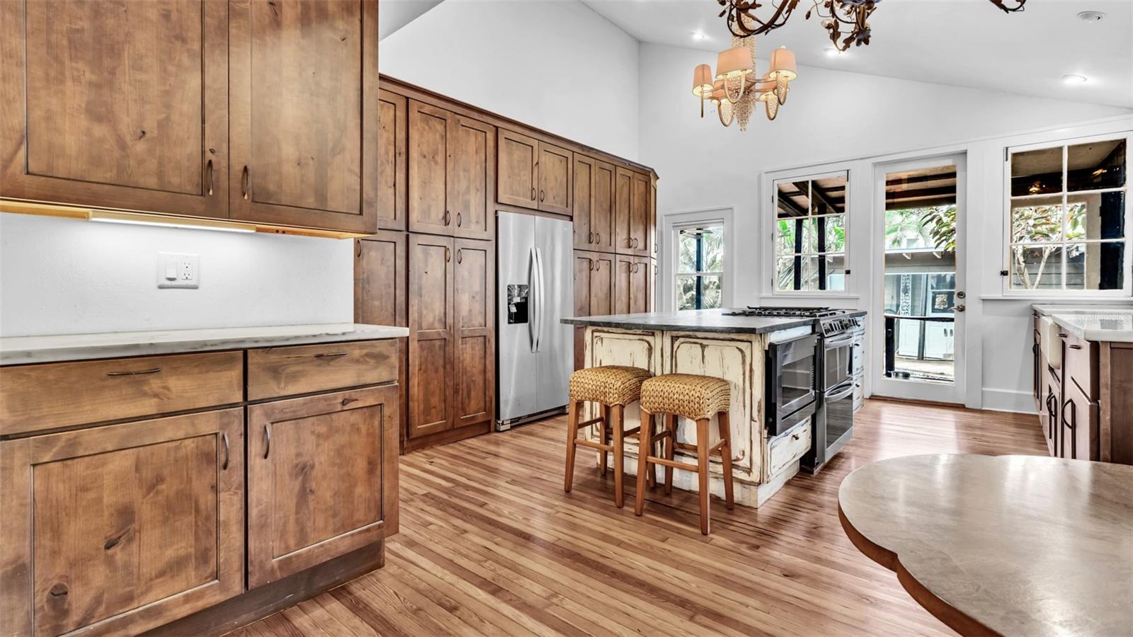 Image 13 of 37 For 325 16th Avenue Ne