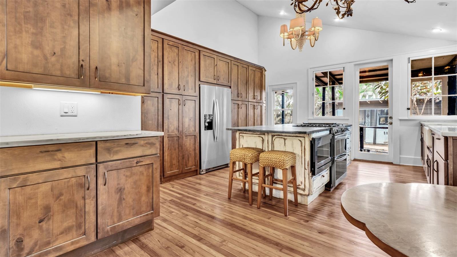 Image 14 of 37 For 325 16th Avenue Ne