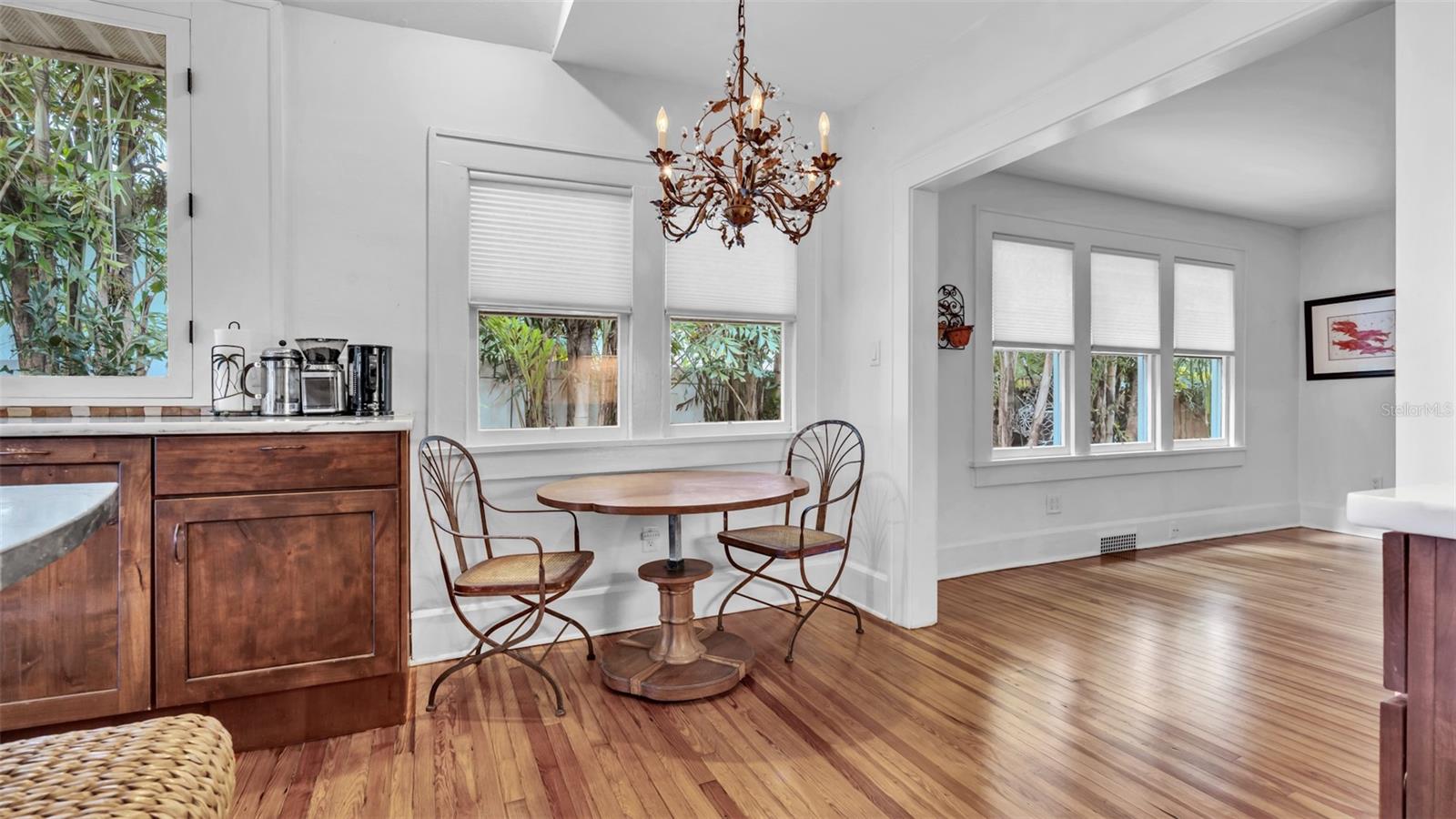 Image 16 of 37 For 325 16th Avenue Ne
