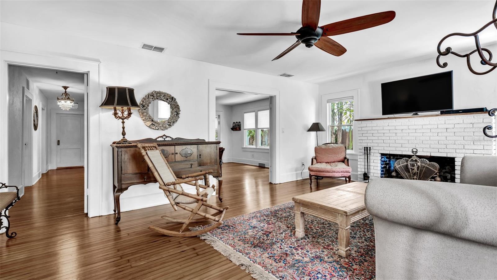 Image 4 of 37 For 325 16th Avenue Ne