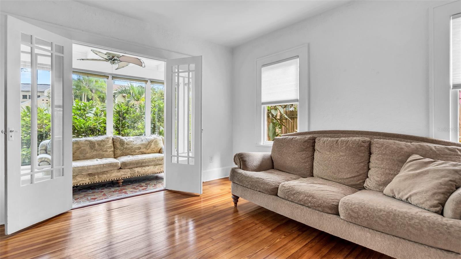 Image 8 of 37 For 325 16th Avenue Ne