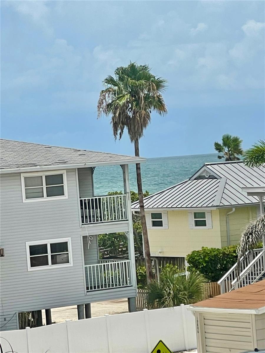 Image 21 of 28 For 19817 Gulf Boulevard 102