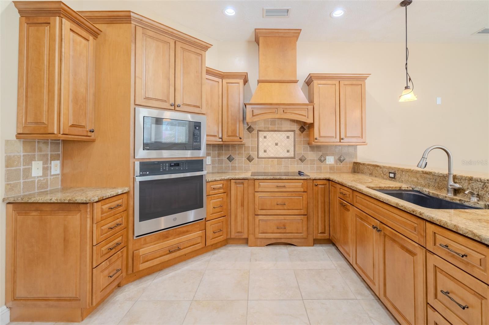 Image 12 of 60 For 4401 Blantyre Place
