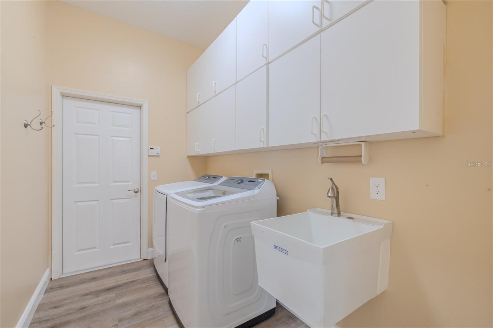 Image 44 of 60 For 4401 Blantyre Place