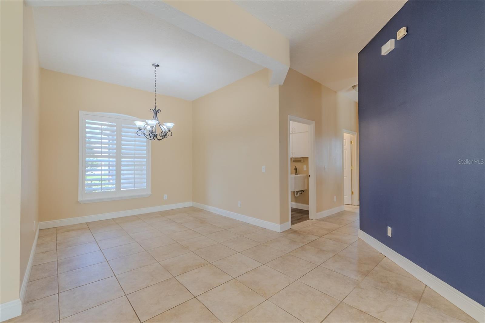 Image 5 of 60 For 4401 Blantyre Place