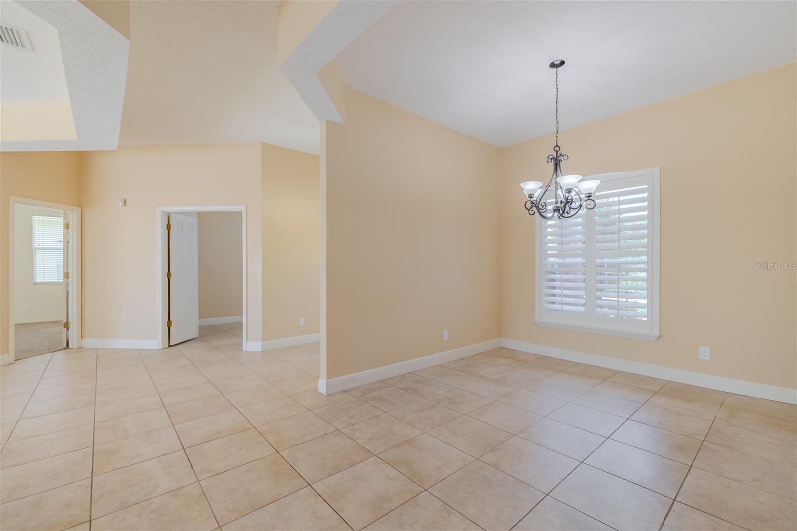 Image 6 of 60 For 4401 Blantyre Place