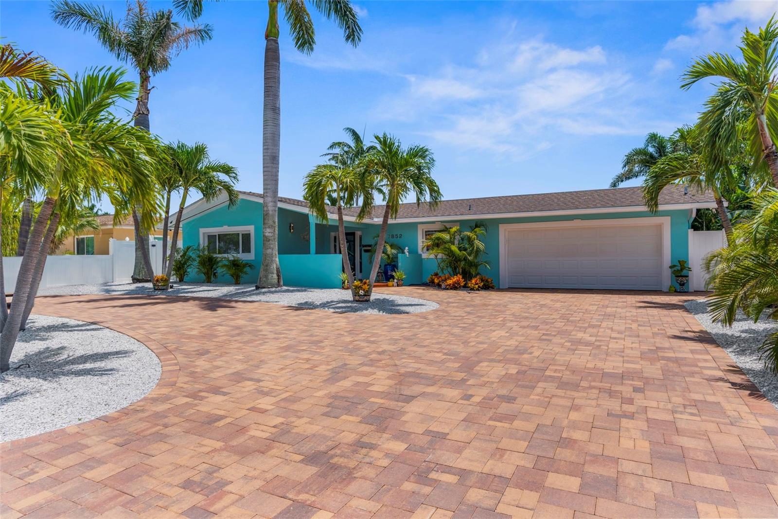 Details for 7852 Causeway Boulevard S, ST PETERSBURG, FL 33707