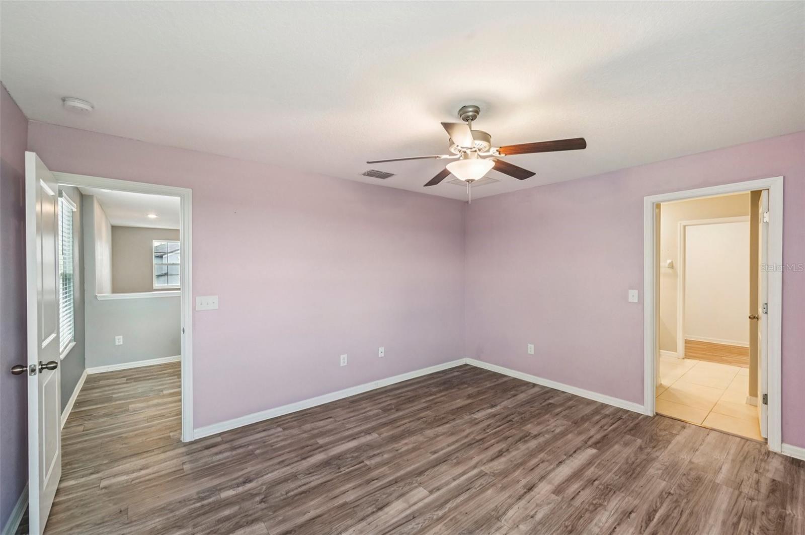 Image 10 of 25 For 582 Royal Empress Dr