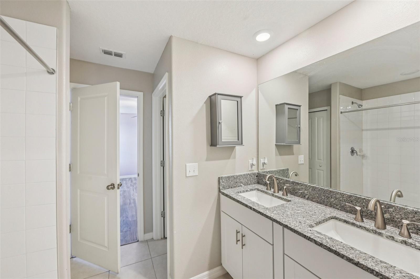 Image 11 of 25 For 582 Royal Empress Dr