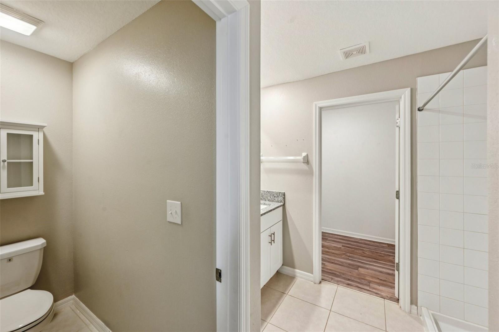 Image 12 of 25 For 582 Royal Empress Dr
