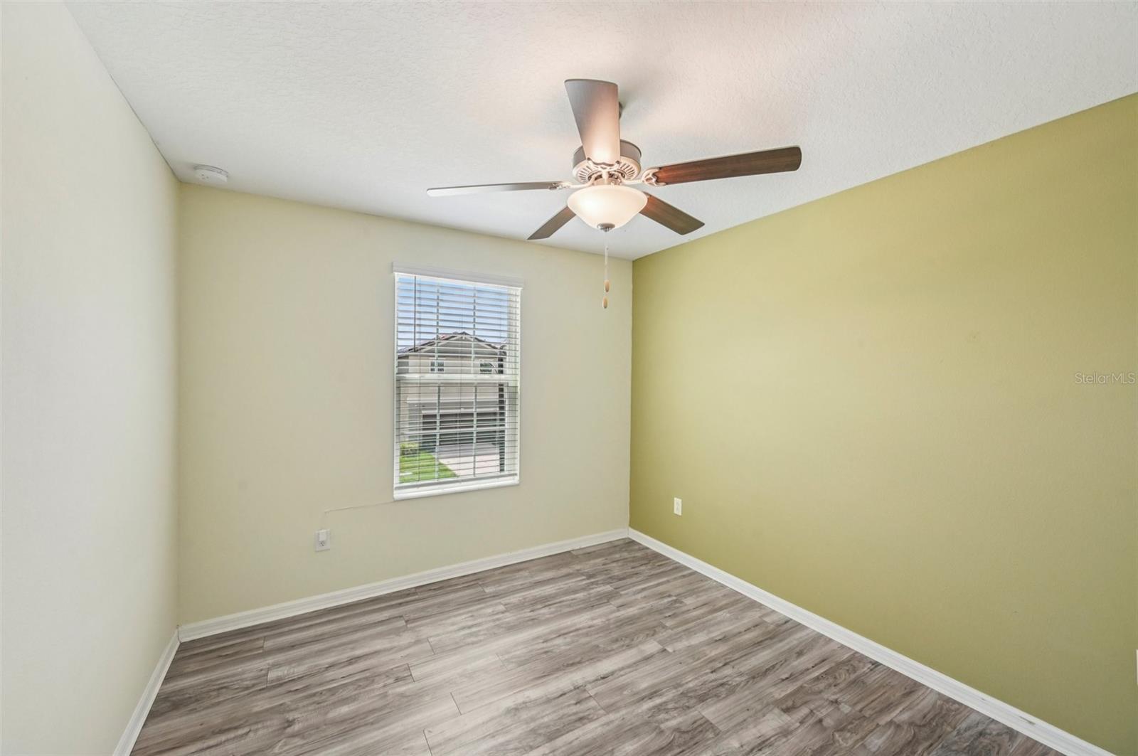 Image 15 of 25 For 582 Royal Empress Dr
