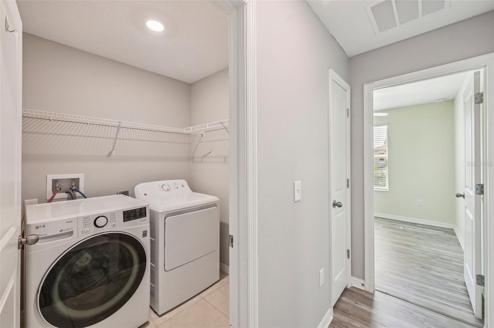 Image 18 of 25 For 582 Royal Empress Dr