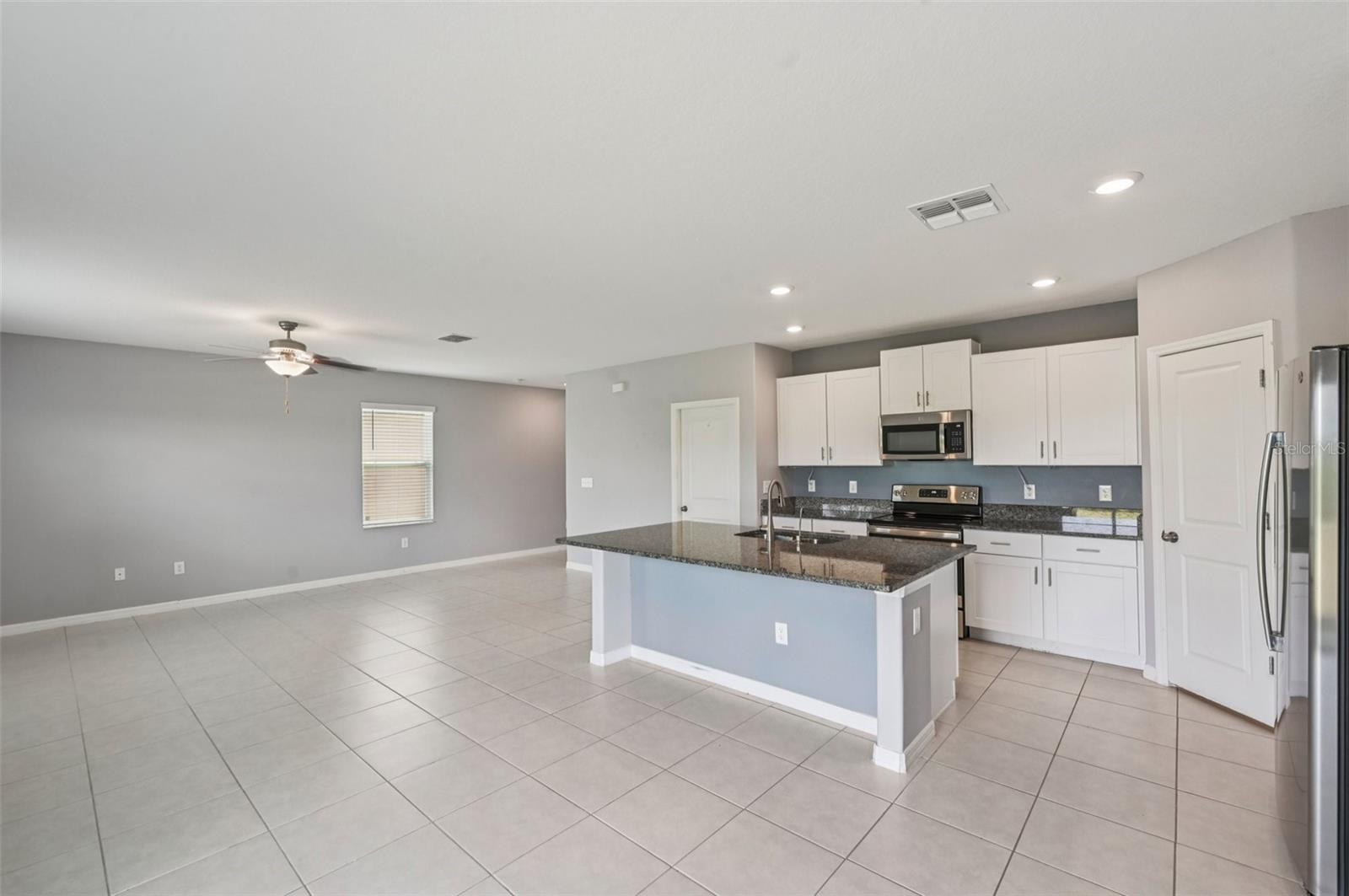 Image 3 of 25 For 582 Royal Empress Dr