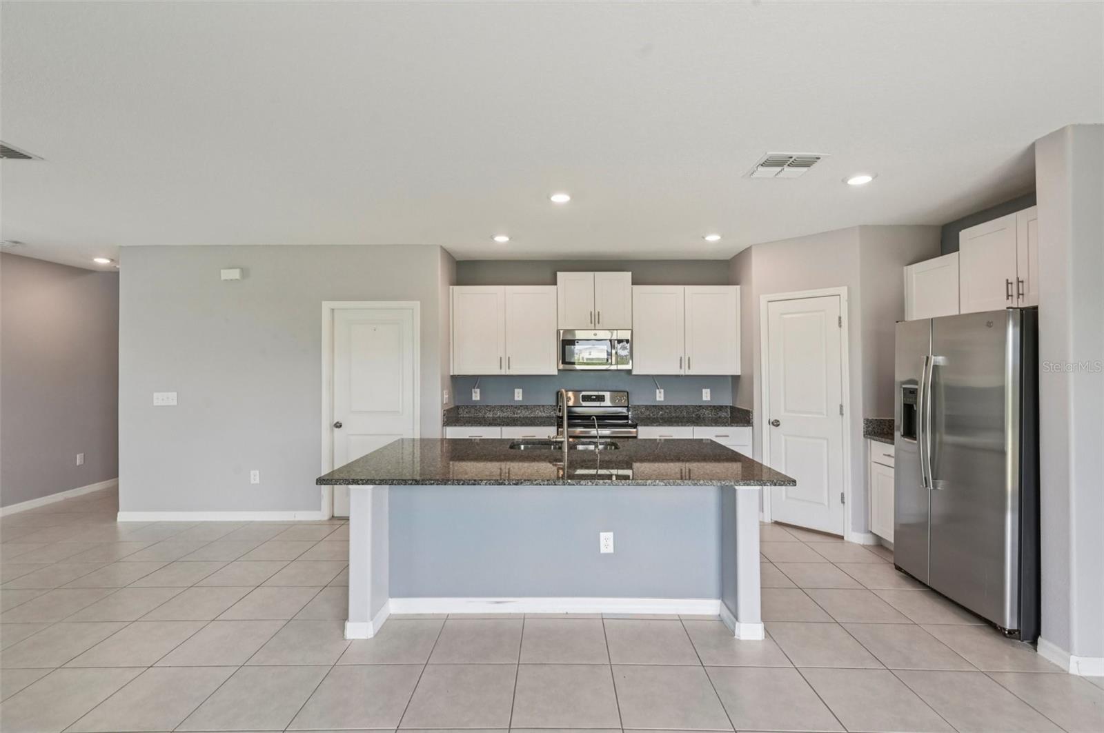 Image 4 of 25 For 582 Royal Empress Dr